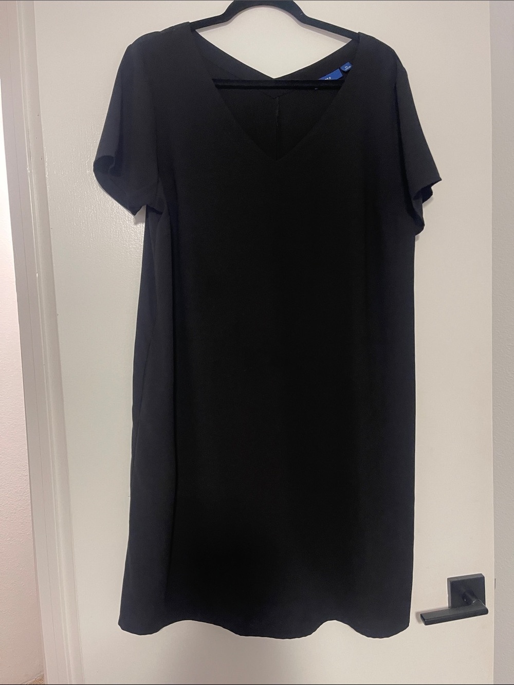 Apt. 9 Black V-Neck Shift Dress